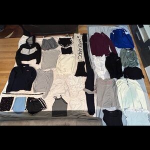 HUGE LOT 2$ ITEMS 30 ITEMS